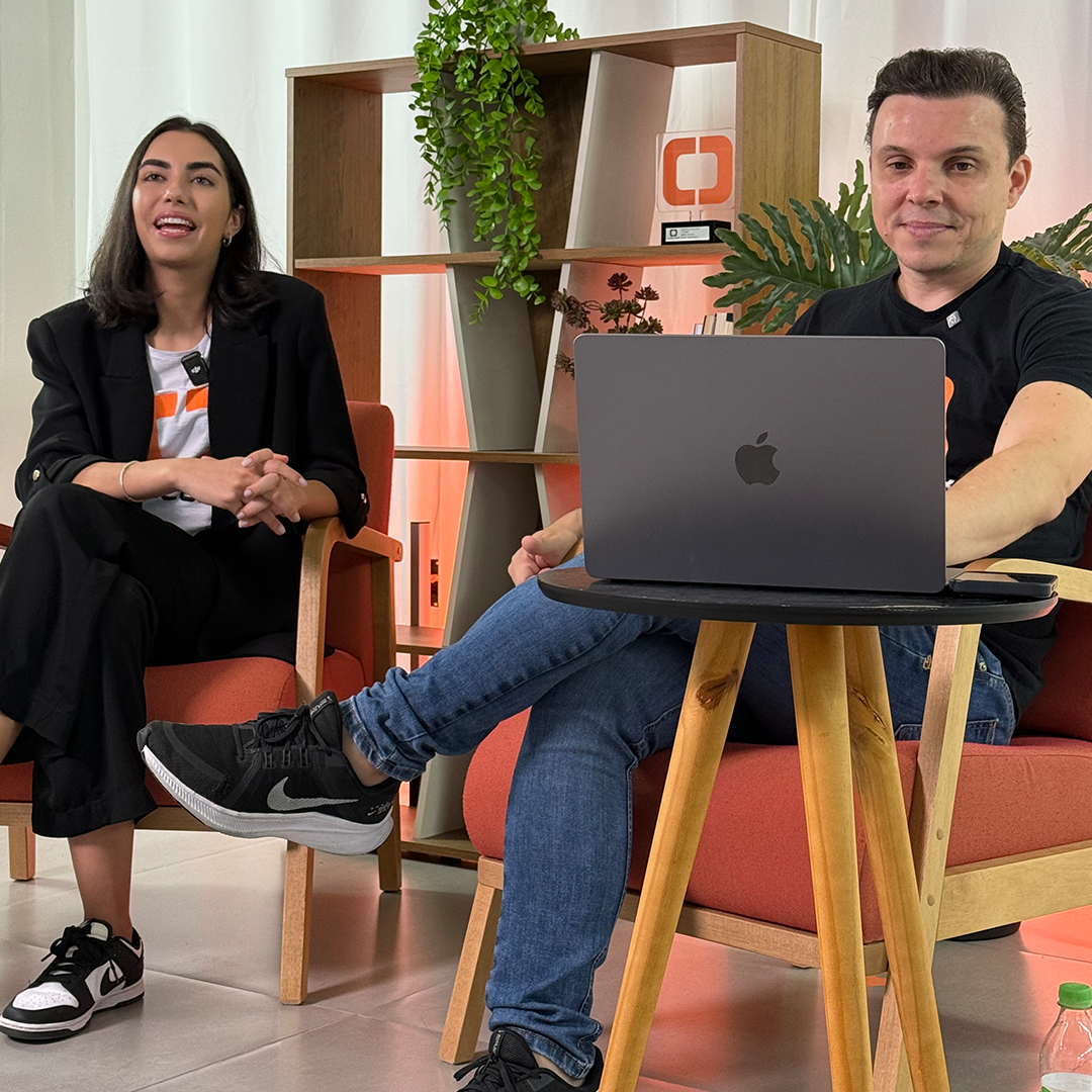 Apresentadores do bate-papo com o CEO